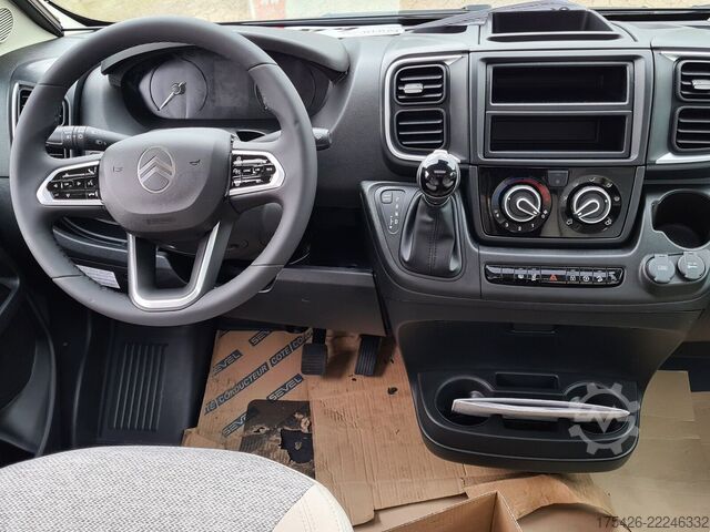 Semi-integrated camper CARADO V 347 *Safety-Paket m. ACC*pro+ Paket*