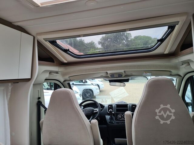 Semi-integrated camper CARADO V 347 *Safety-Paket m. ACC*pro+ Paket*