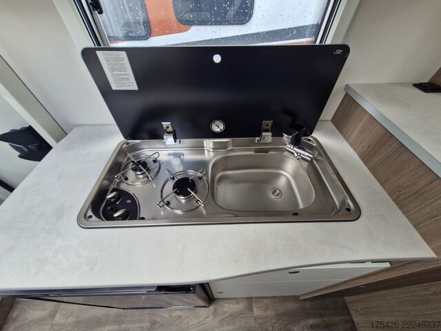 Semi-integrated camper CARADO V 337 *pro+ Paket*TV-Paket*Automatik*