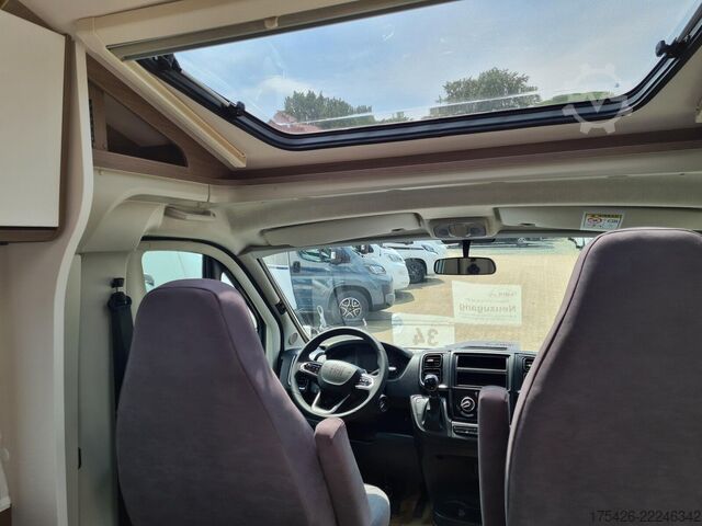 Semi-integrated camper CARADO V 339 *Pro+ Paket*LTE-Paket*