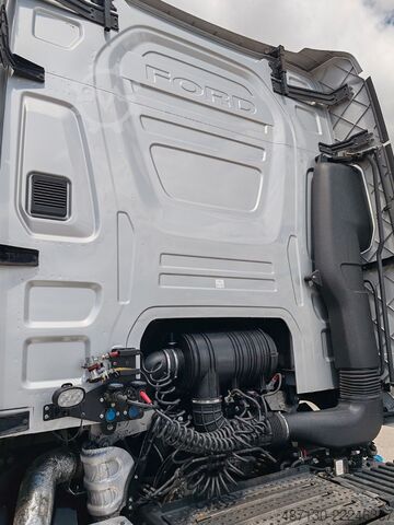 Volume tractor unit FORD F-MAX 500 LUXURY Mega