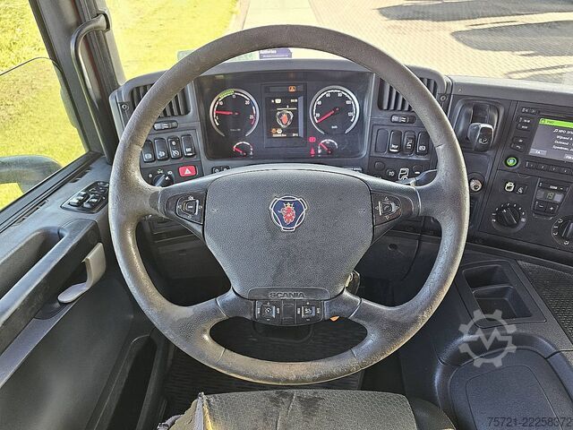 Kipper mit Kran SCANIA P410 HIAB XS122