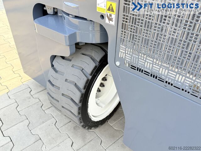 4-way forklift Combilift CB3000 DIESEL TRIPLEX 4900 POSITIONER