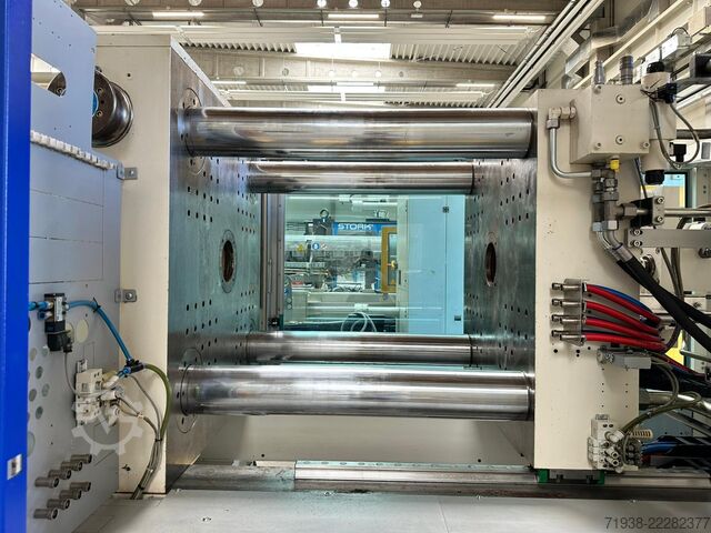 Injection molding machine KraussMaffei KM 300-2000 CX