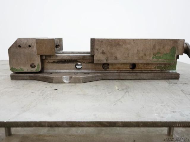 Hydraulic machine vice  