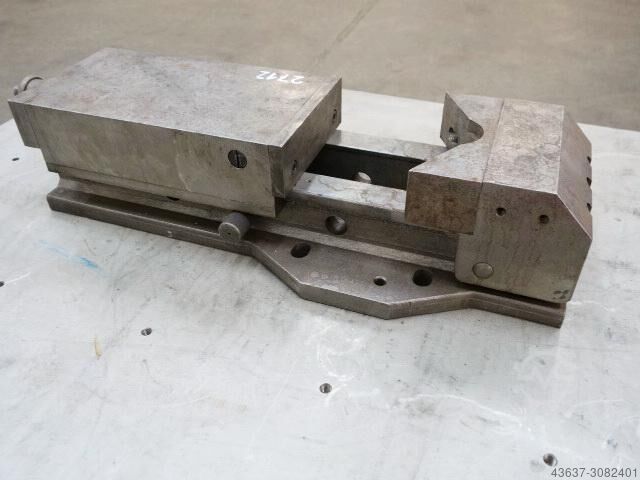 Hydraulic machine vice  
