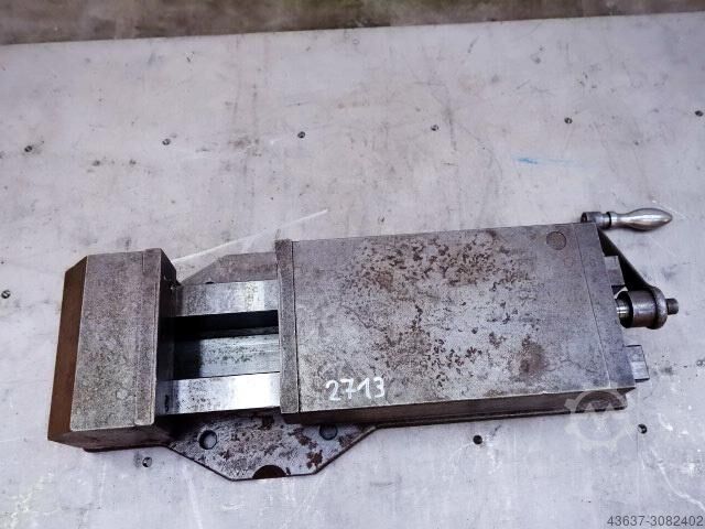 Hydraulic machine vice  