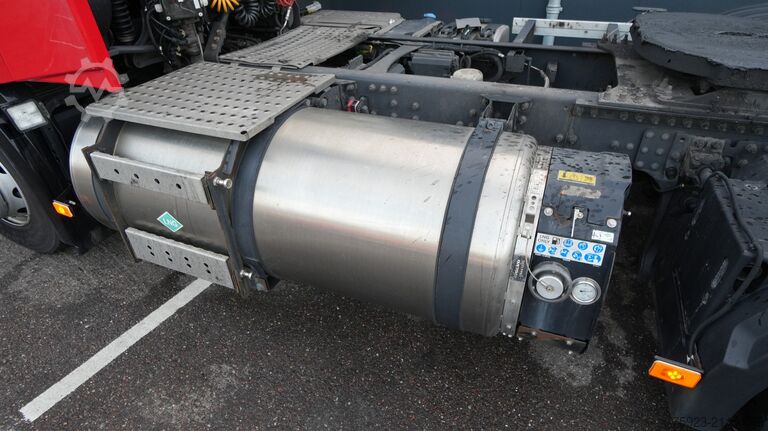 Standard-SZM Volvo FH 420 LNG Globetrotter tractor unit