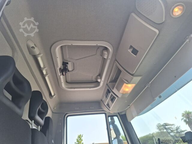 Kastenwagen aus Sperrholz mit Ladebordwand Iveco Eurocargo ML75E19P