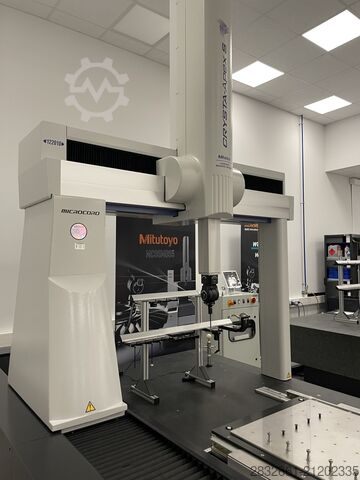 Koordinatenmessmaschine Mitutoyo CRYSTA Apex 122010 mit REVO-2 System