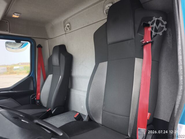 Box truck RENAULT 12.210 D EURO 6