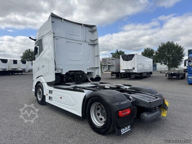 Standard tractor unit DAF XG+ 530 FT 4x2 VExec Standklima Intarder Leder