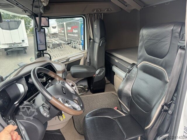 Standard tractor unit DAF XG+ 530 FT 4x2 VExec Standklima Intarder Leder
