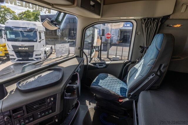 Standard tractor VOLVO FH4 460 GLOB