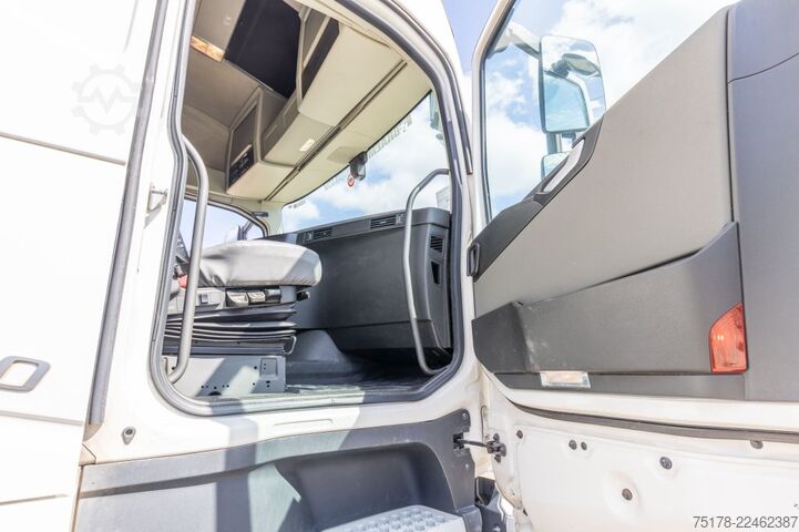 Standard tractor VOLVO FH4 460 GLOB