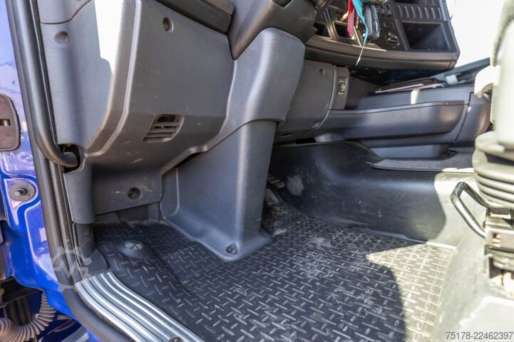 Refrigerated/freezer transport SCANIA R410 6X2+CHEREAU+CARRIER 1150 U MT-TRI-TEMP+DHO...