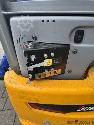 Electric - 3 wheels Jungheinrich EFG 213 Lithium ZVG+ Seitenschieber und Vorschubgabel