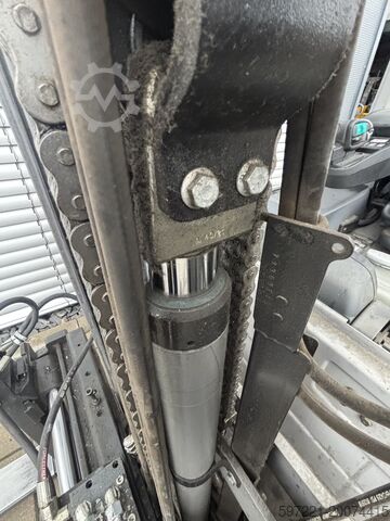 Electric - 3 wheels Jungheinrich EFG 213 Lithium ZVG+ Seitenschieber und Vorschubgabel