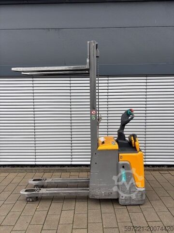 Pallet Stackers Jungheinrich ERD 220KP