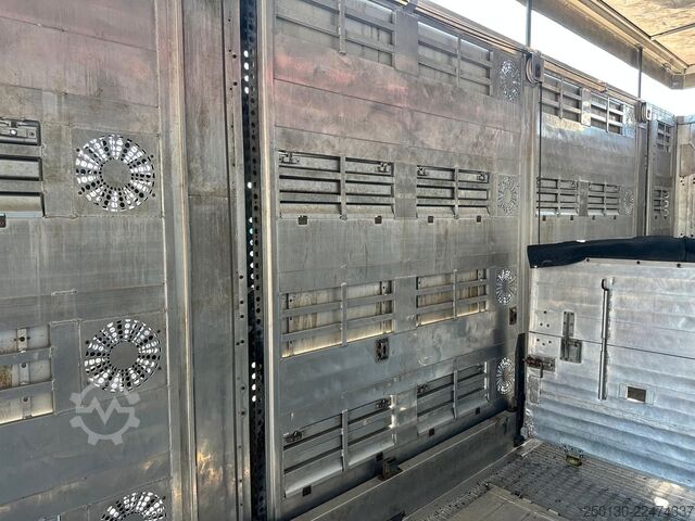 Horse transport trailer Finkl FINKL VTA24 3.Stock KombiLiner Liftachse Hubdach