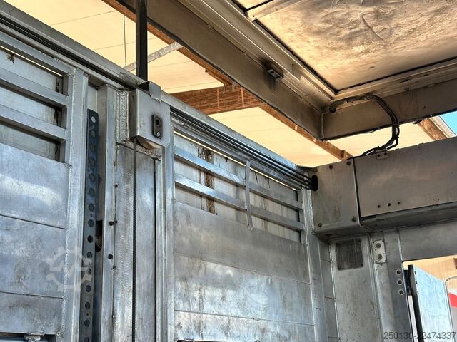 Horse transport trailer Finkl FINKL VTA24 3.Stock KombiLiner Liftachse Hubdach