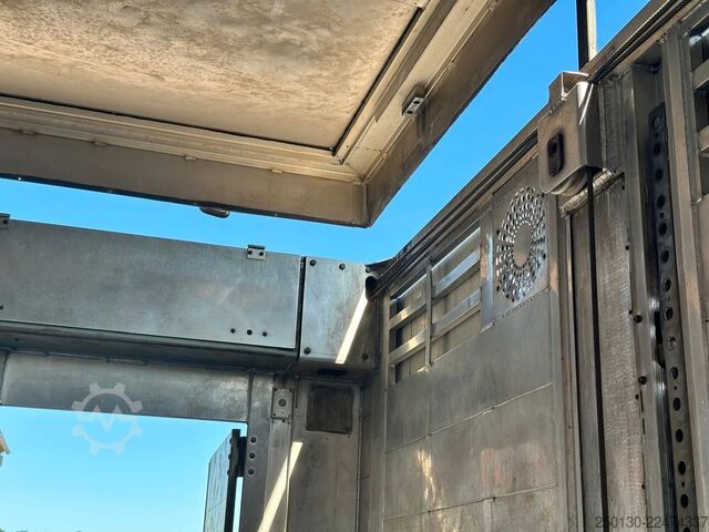 Horse transport trailer Finkl FINKL VTA24 3.Stock KombiLiner Liftachse Hubdach