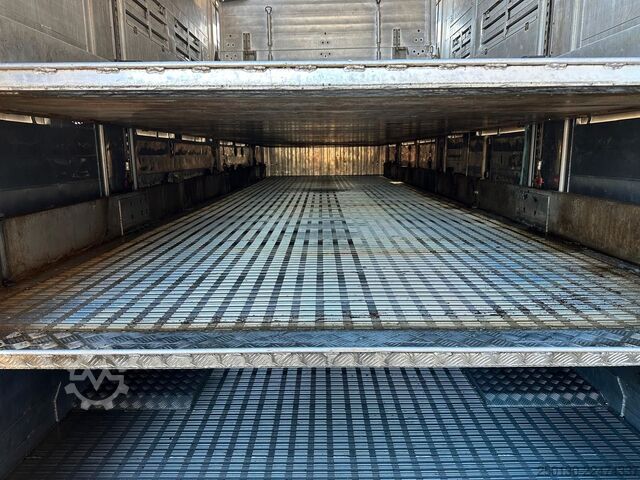Horse transport trailer Finkl FINKL VTA24 3.Stock KombiLiner Liftachse Hubdach