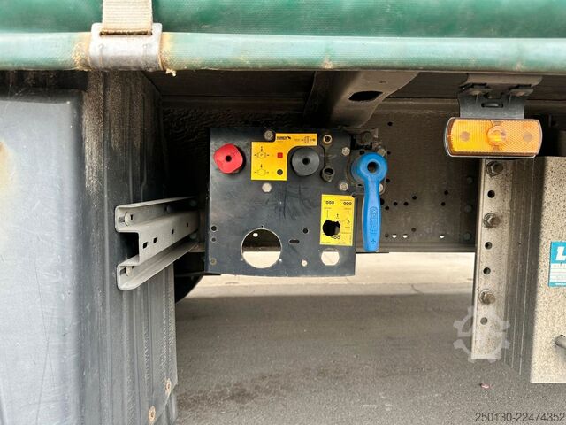 Open semitrailer with tarp SCHMITZ CARGOBULL SCB*S3T MegaTrailer Curtainsider Edscha