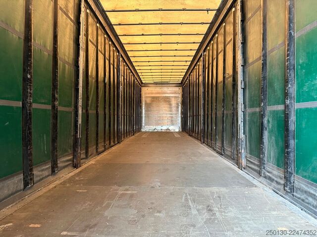 Open semitrailer with tarp SCHMITZ CARGOBULL SCB*S3T MegaTrailer Curtainsider Edscha