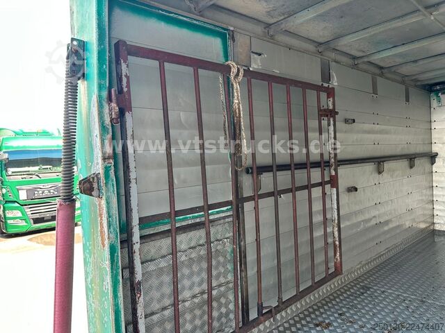 Livestock transporter MERCEDES-BENZ Atego 823 4x2 1.Stock Viehwagen