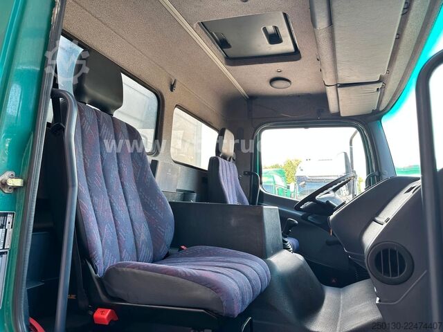 Livestock transporter MERCEDES-BENZ Atego 823 4x2 1.Stock Viehwagen