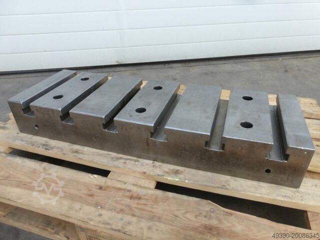 2 clamping plates, 1 pair of clamping bars with T-slots, clamping block, press table, auxiliary tabl  