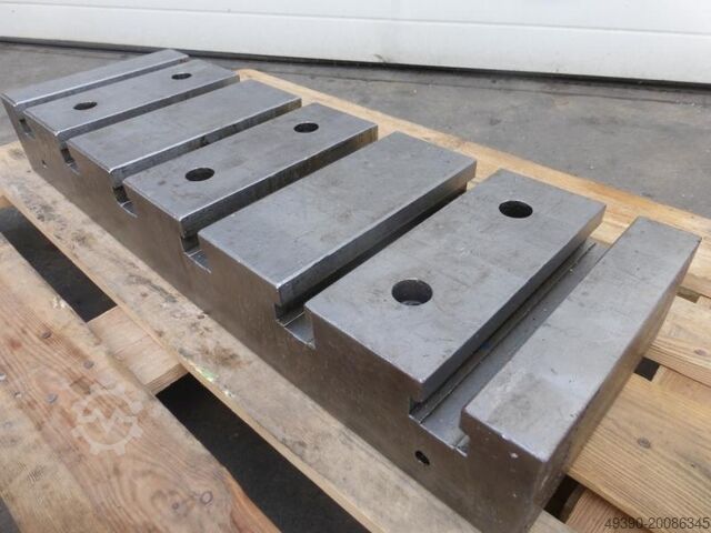 2 clamping plates, 1 pair of clamping bars with T-slots, clamping block, press table, auxiliary tabl  