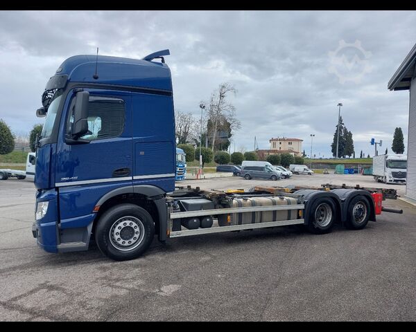 Swap body with box structure MERCEDES-BENZ Actros 5 distribuzione 25 6x2 - Actros 5 distribuzione 2545 L 6x2