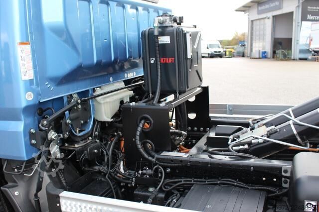 Roll-off tipper truck Mitsubishi eCanter 9C18E Abrollkipper mit Haken