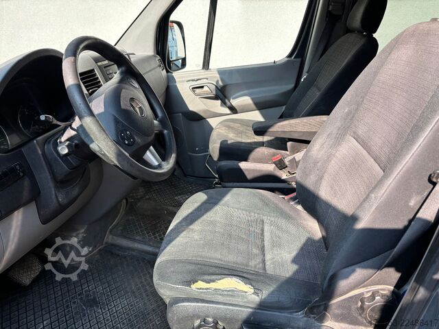 High top van MERCEDES-BENZ Sprinter II Kasten 318/319 CDI L2H2