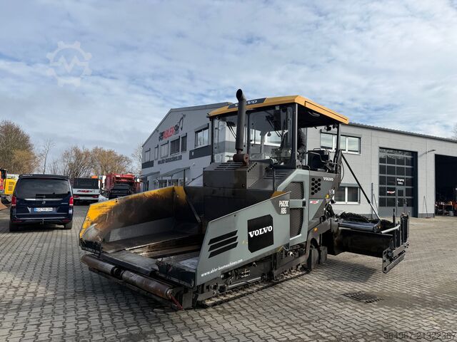 Tracked paver Volvo P6820 Asphaltfertiger mit Verbreiterunge