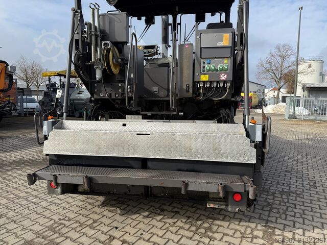 Tracked paver Volvo P6820 Asphaltfertiger mit Verbreiterunge