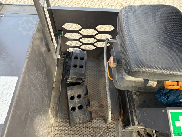 Tracked paver Volvo P6820 Asphaltfertiger mit Verbreiterunge