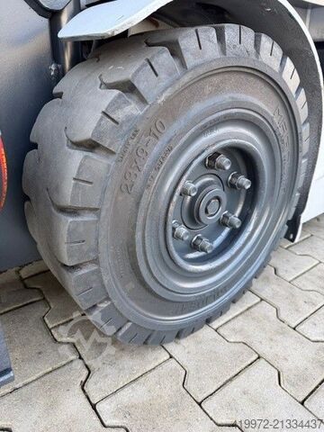 Electric 4-wheel forklift Still RX60-25