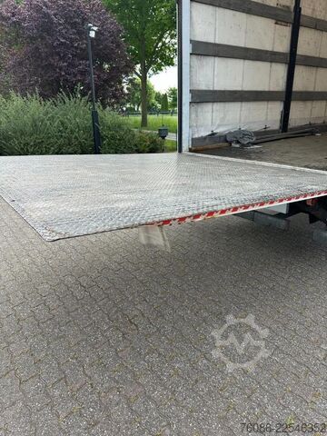 Koffer Mercedes-Benz Atego 1218 bakwagen met laadklep 2000kg!