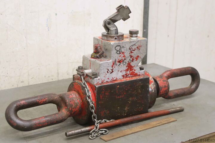 Hydraulic pulling cylinder 50 t Enerpac Hub 155 mm