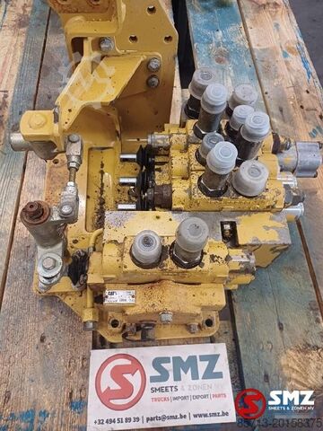 Hydraulic system Caterpillar Occ hydraulische kleppengroep D6M Caterpillar