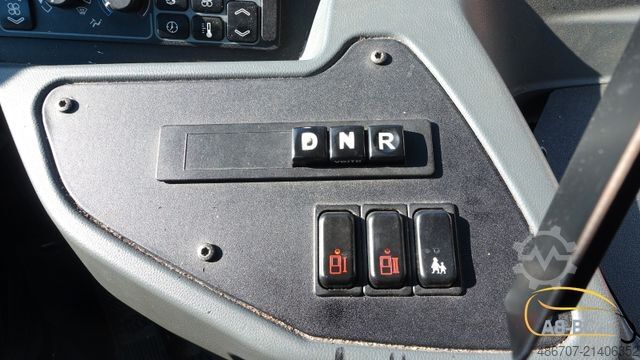 Motor coach MERCEDES-BENZ Integro 49 Sitze EURO 5