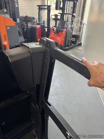 V 10 / * DOPPELTE Lenkung !! LINDE V 10 /  * DOUBLE steering !!