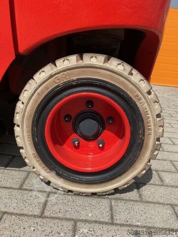 Electric 4-wheel forklift Linde E30HL-01/600