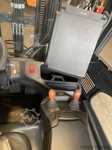 Electric 4-wheel forklift Linde E30HL-01/600