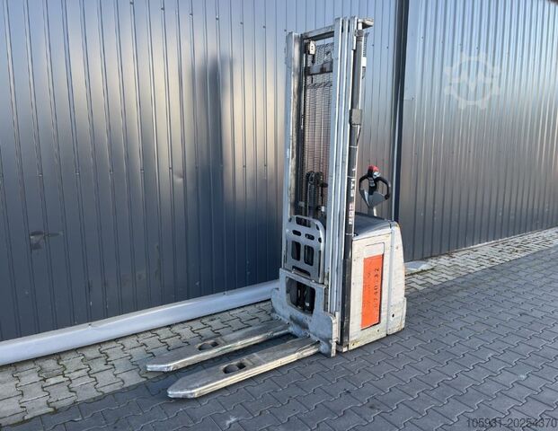 Pedestrian Stacker Still EXV14