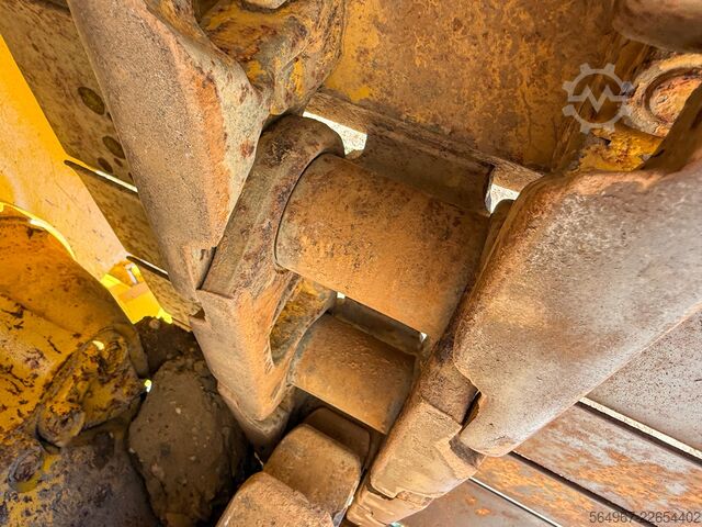 Planierraupe Komatsu D65PXI-18 mit Heckaufreißer GPS