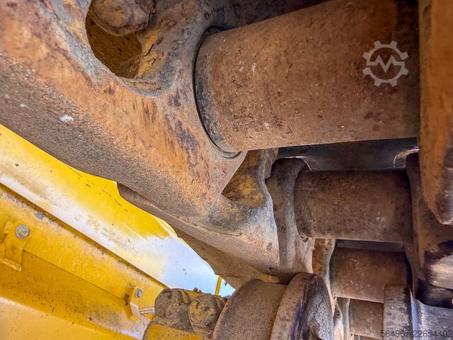 Planierraupe Komatsu D65PXI-18 mit Heckaufreißer GPS